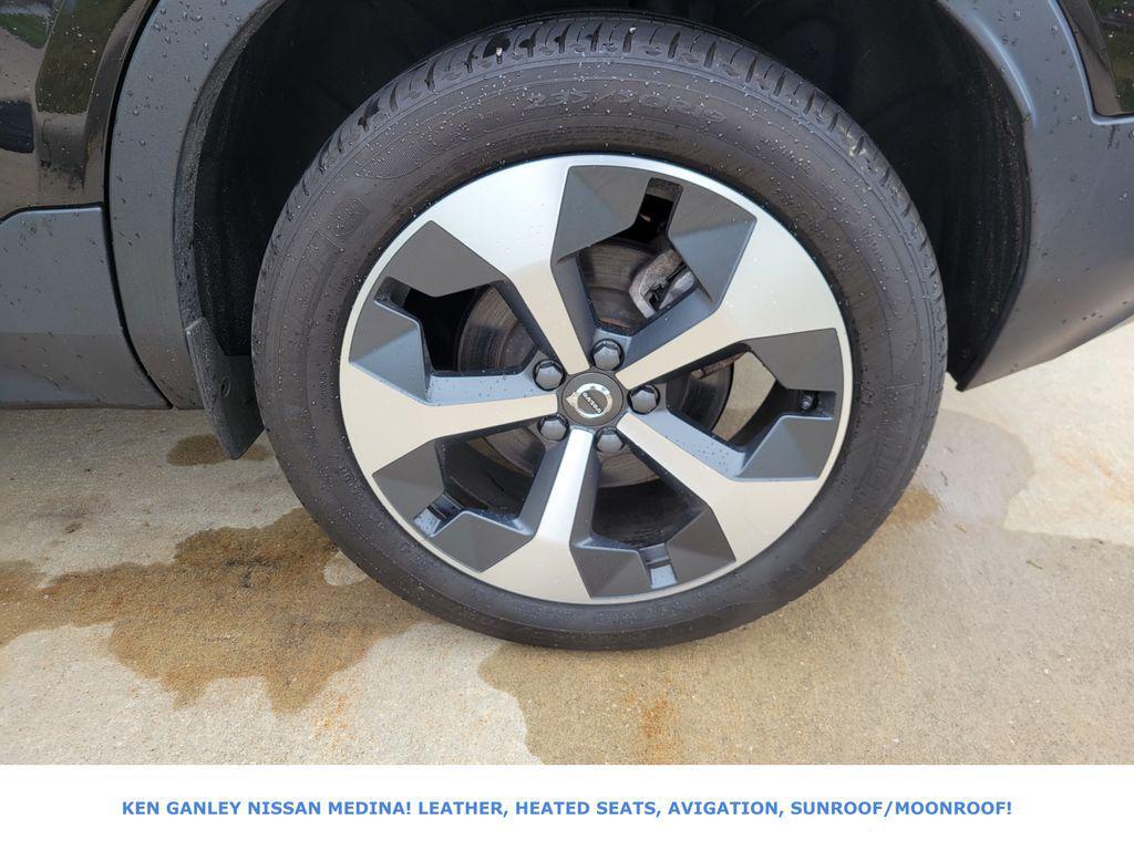 used 2024 Volvo XC40 car, priced at $25,291