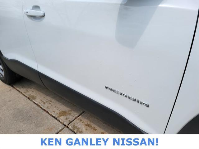 used 2023 GMC Acadia car, priced at $27,914