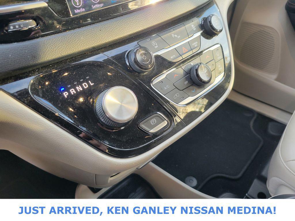 used 2019 Chrysler Pacifica car, priced at $14,828