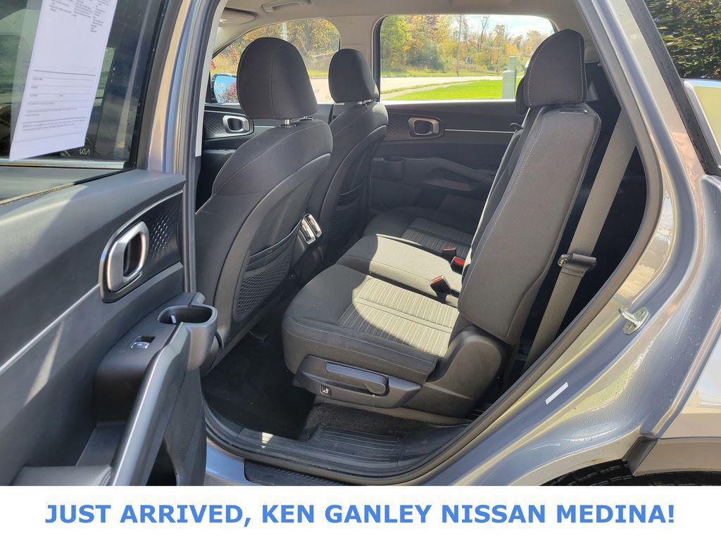 used 2022 Kia Sorento car, priced at $21,194
