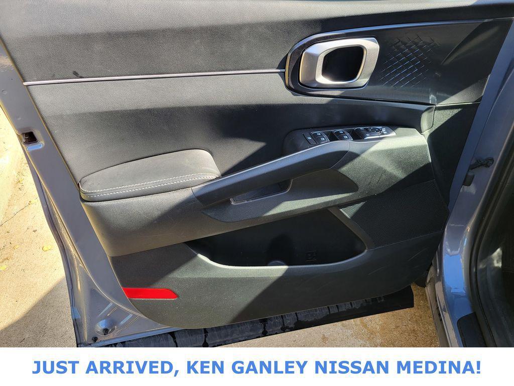 used 2022 Kia Sorento car, priced at $21,194