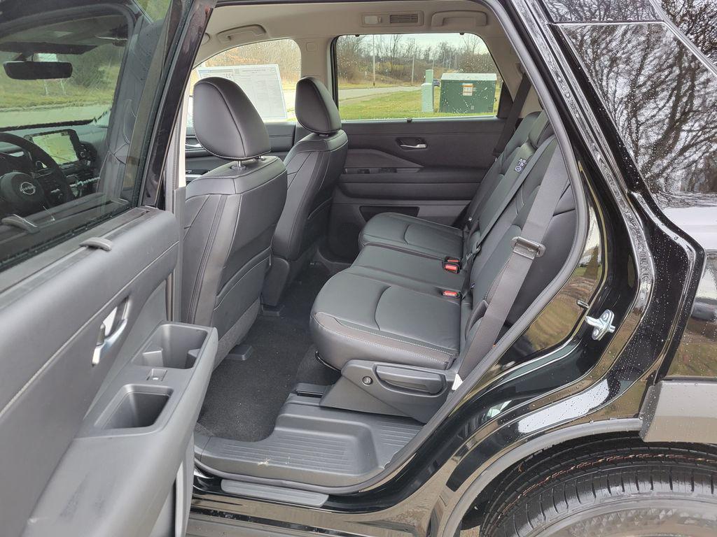 new 2025 Nissan Pathfinder car, priced at $50,300
