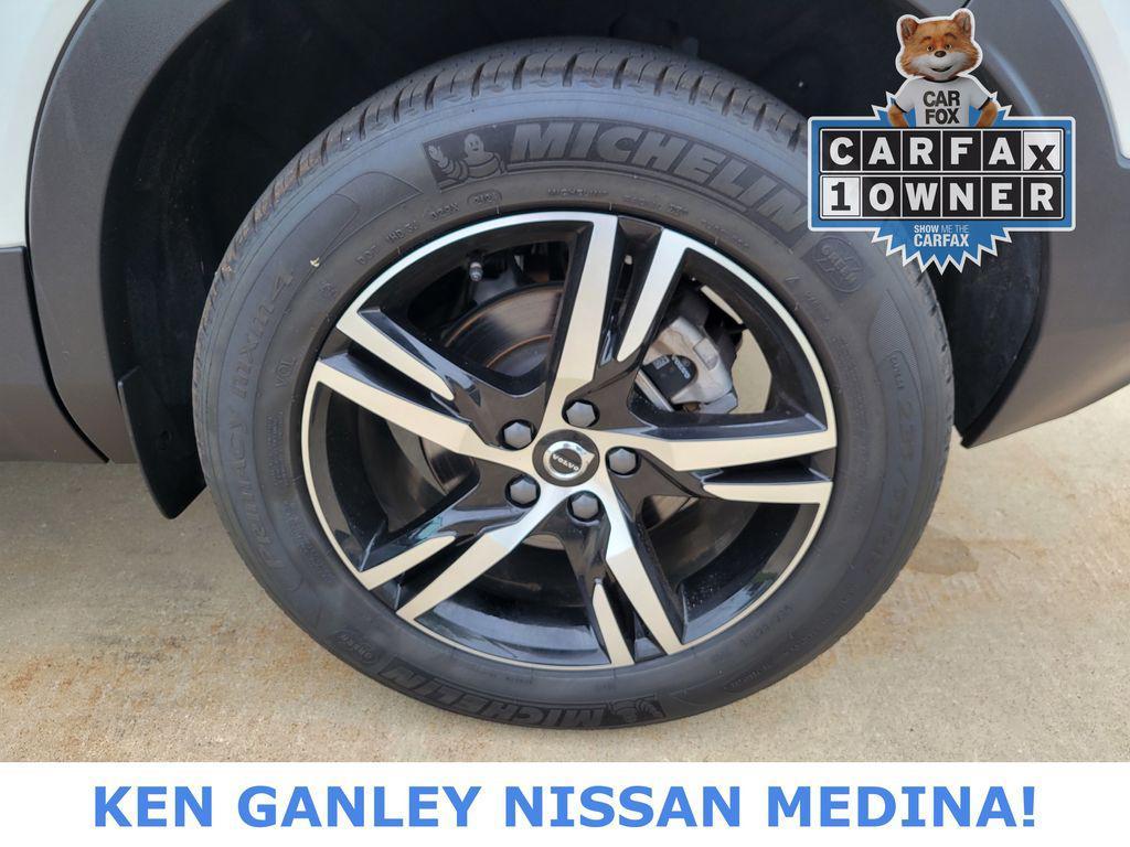 used 2025 Volvo XC40 car, priced at $29,991