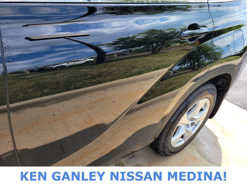 used 2022 Toyota Highlander car, priced at $28,291