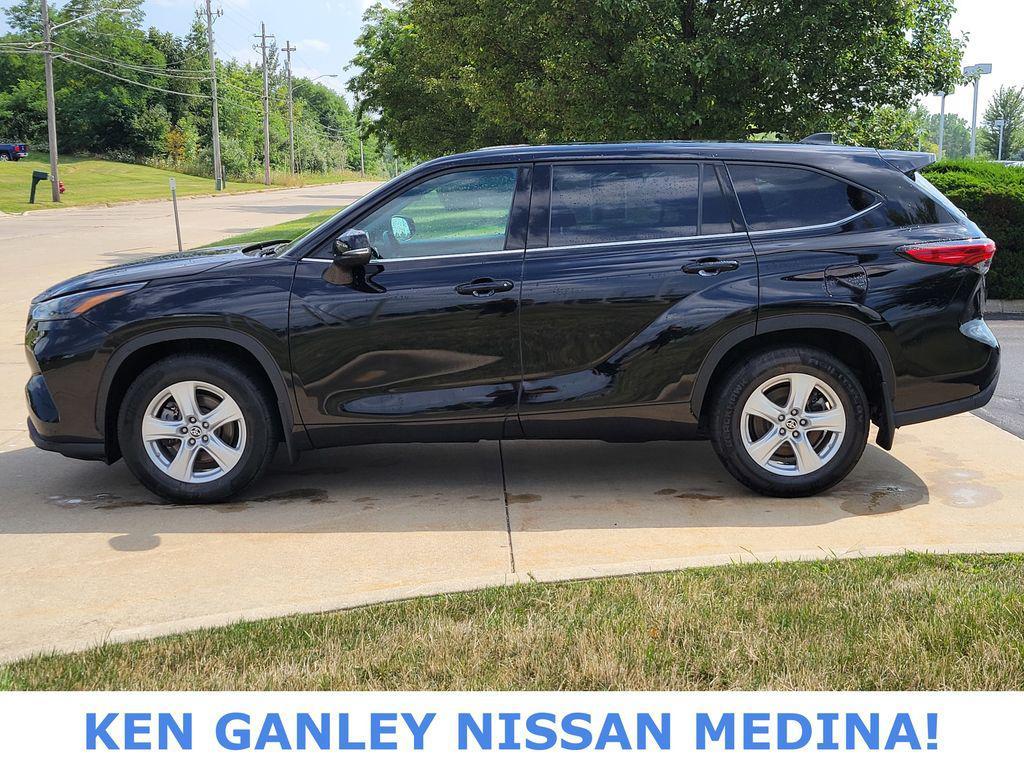 used 2022 Toyota Highlander car, priced at $28,291