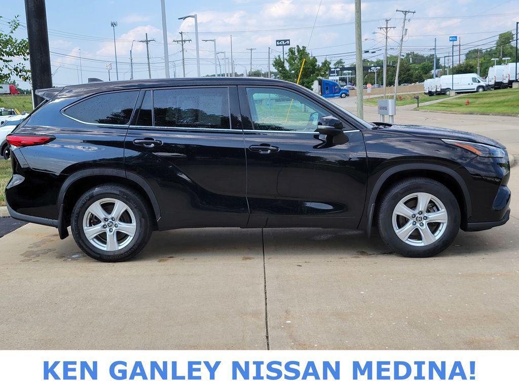 used 2022 Toyota Highlander car, priced at $28,291