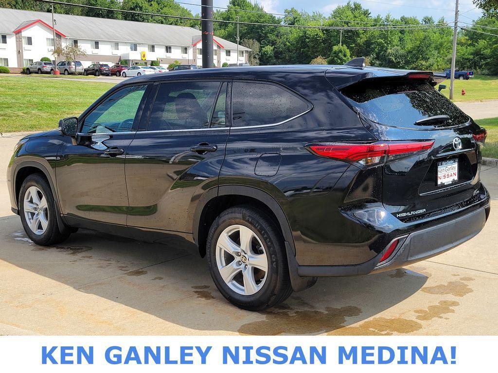 used 2022 Toyota Highlander car, priced at $28,291