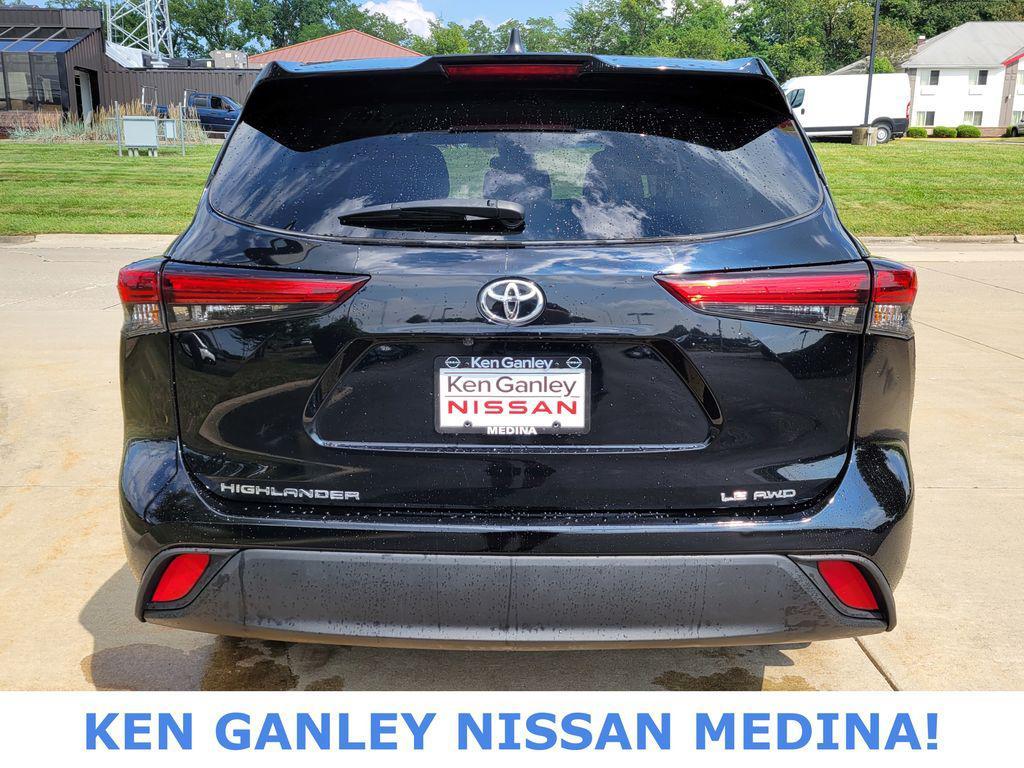 used 2022 Toyota Highlander car, priced at $28,291