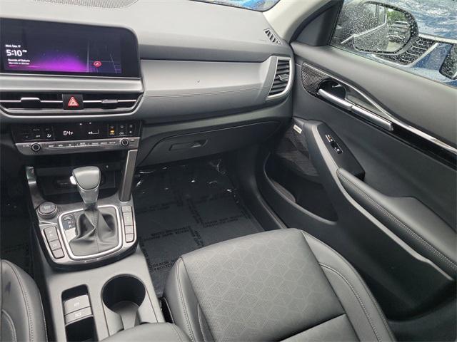 used 2025 Kia Seltos car, priced at $25,988