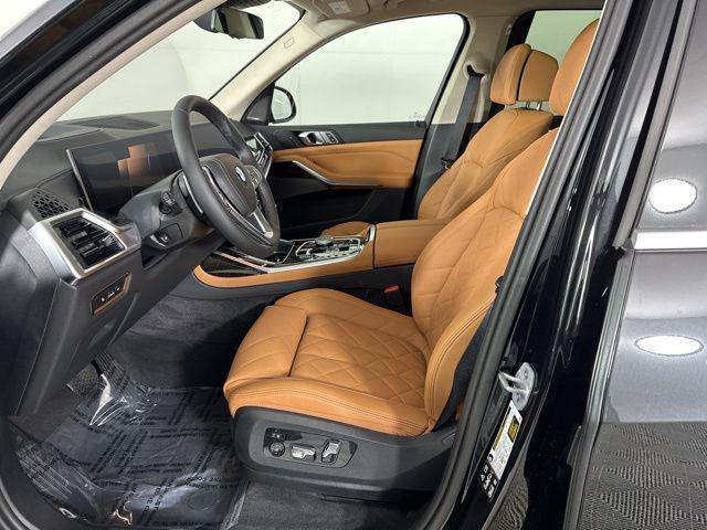 new 2025 BMW X7 car, priced at $89,745
