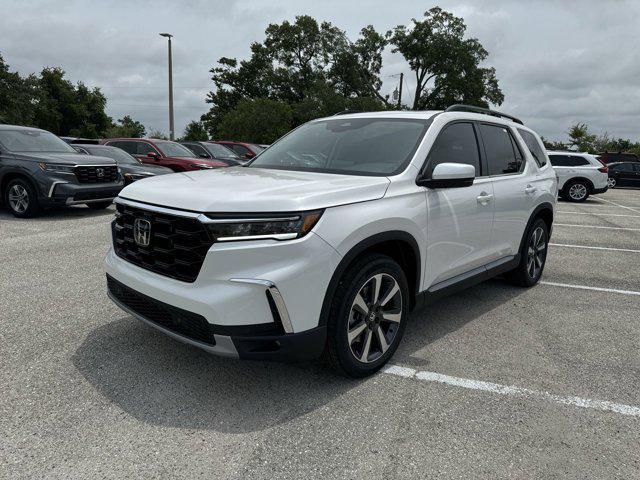 new 2025 Honda Pilot car, priced at $45,321