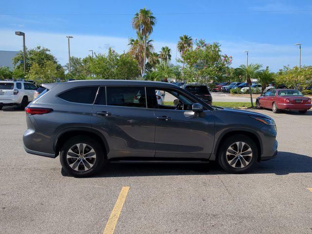used 2022 Toyota Highlander car, priced at $31,977