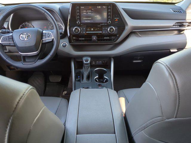 used 2022 Toyota Highlander car, priced at $31,977