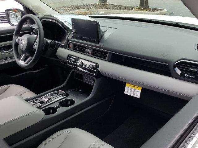 new 2025 Honda Pilot car, priced at $42,004