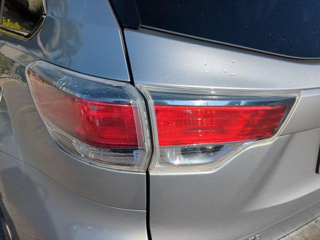used 2015 Toyota Highlander car, priced at $11,882