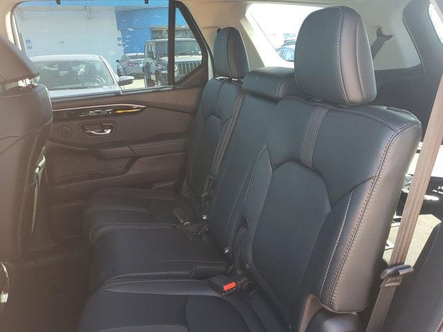 new 2025 Honda Pilot car, priced at $43,657