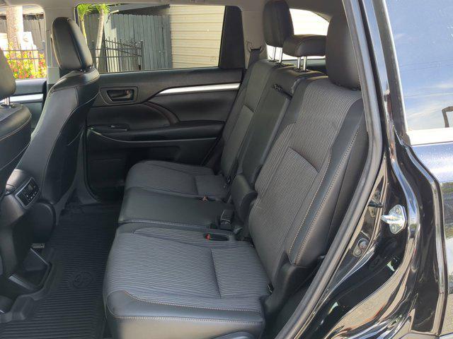 used 2018 Toyota Highlander car, priced at $19,272