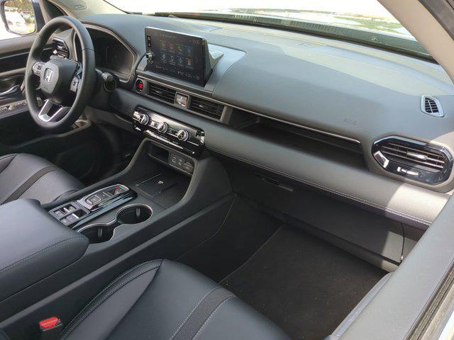 new 2025 Honda Pilot car, priced at $45,659