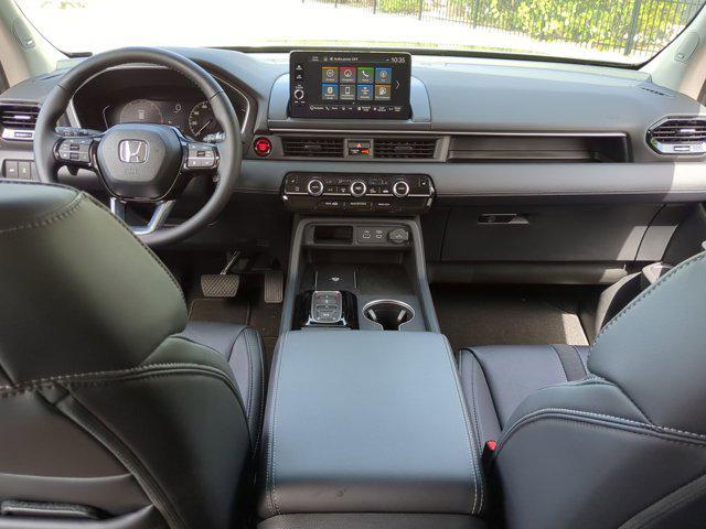 new 2025 Honda Pilot car, priced at $45,659