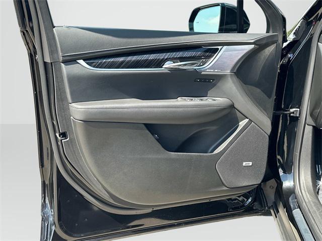 used 2025 Cadillac XT6 car, priced at $55,000