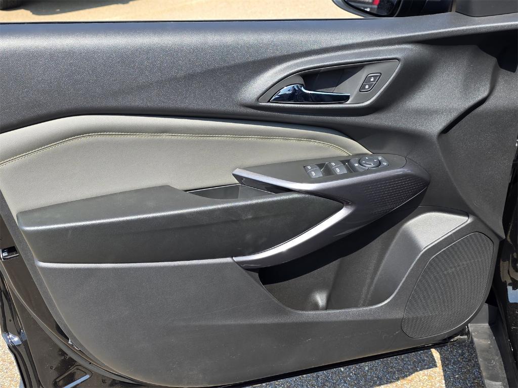new 2025 Chevrolet Trax car, priced at $25,432