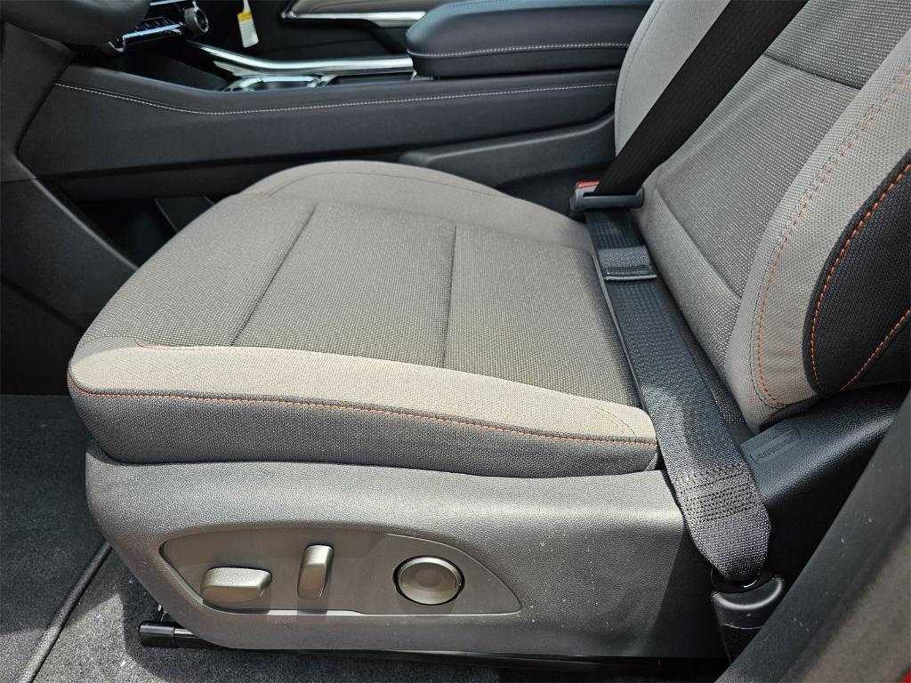 new 2025 Chevrolet Traverse car, priced at $41,190