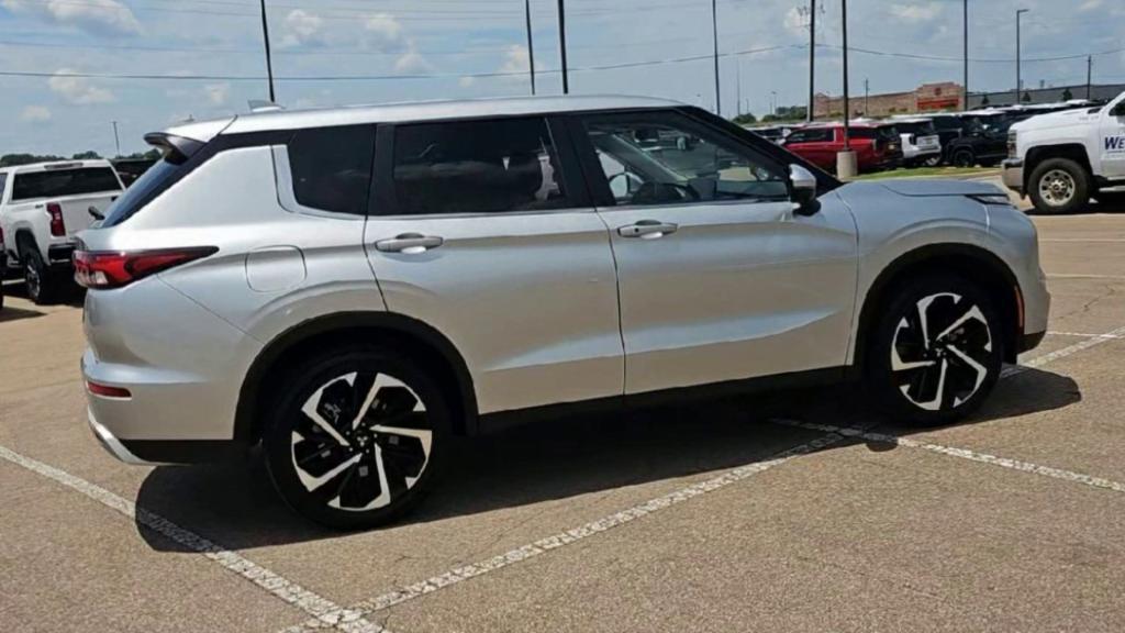 used 2024 Mitsubishi Outlander car, priced at $27,582