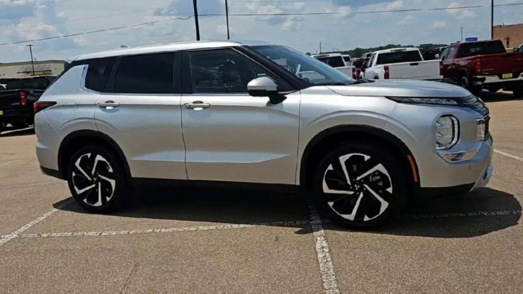 used 2024 Mitsubishi Outlander car, priced at $27,582