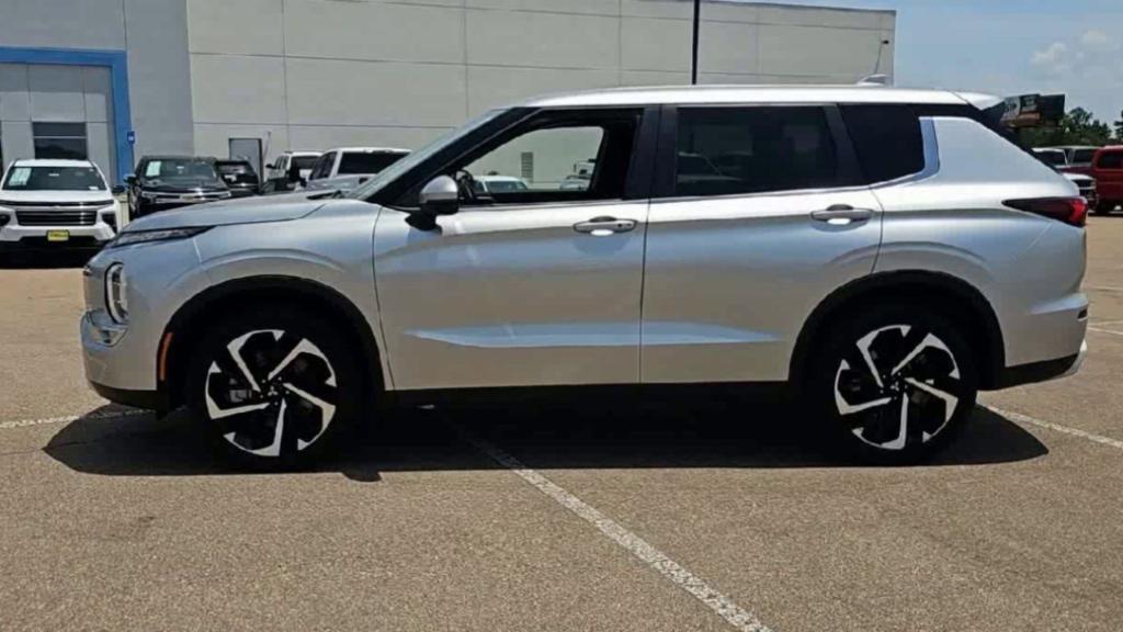 used 2024 Mitsubishi Outlander car, priced at $27,582