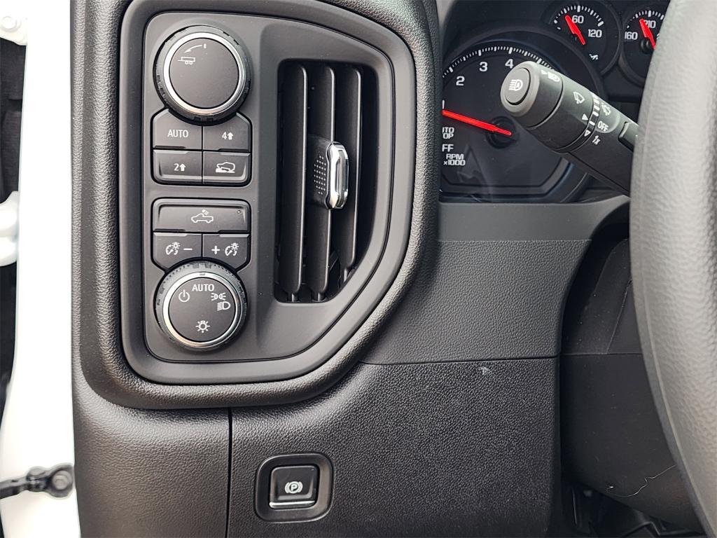 new 2025 Chevrolet Silverado 1500 car, priced at $50,647