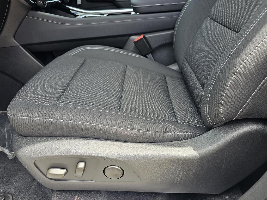 new 2025 Chevrolet Traverse car, priced at $44,430