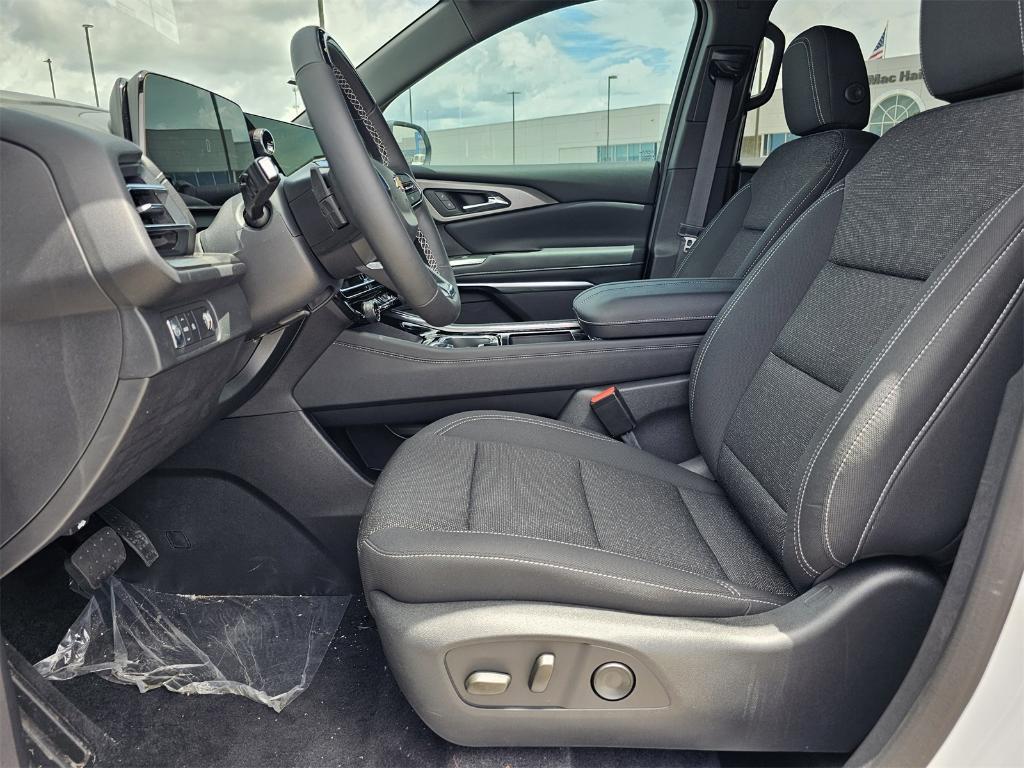 new 2025 Chevrolet Traverse car, priced at $44,430