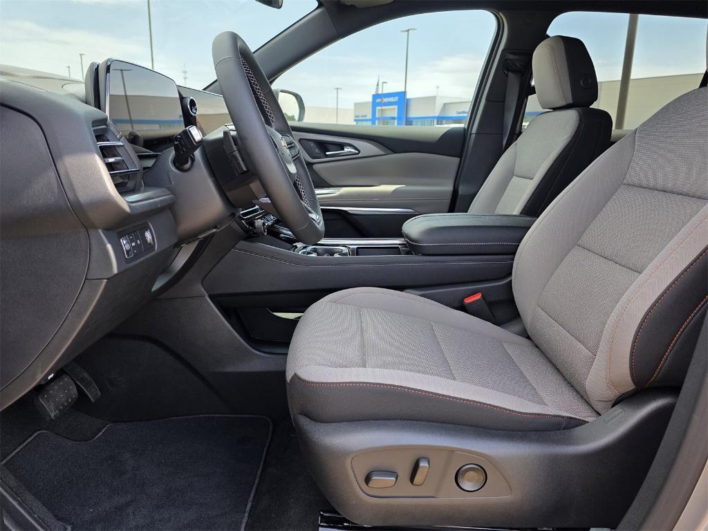 new 2026 Chevrolet Traverse car, priced at $40,987