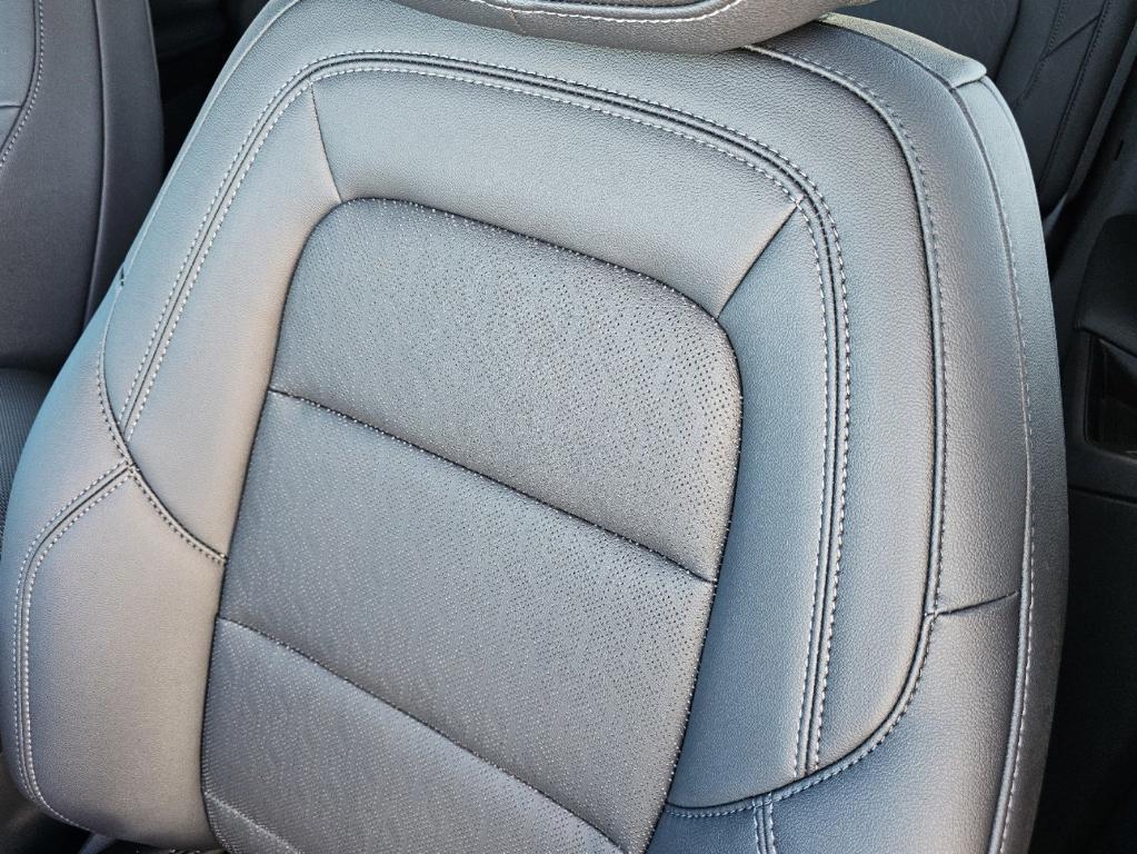 new 2025 Chevrolet Equinox car, priced at $33,270
