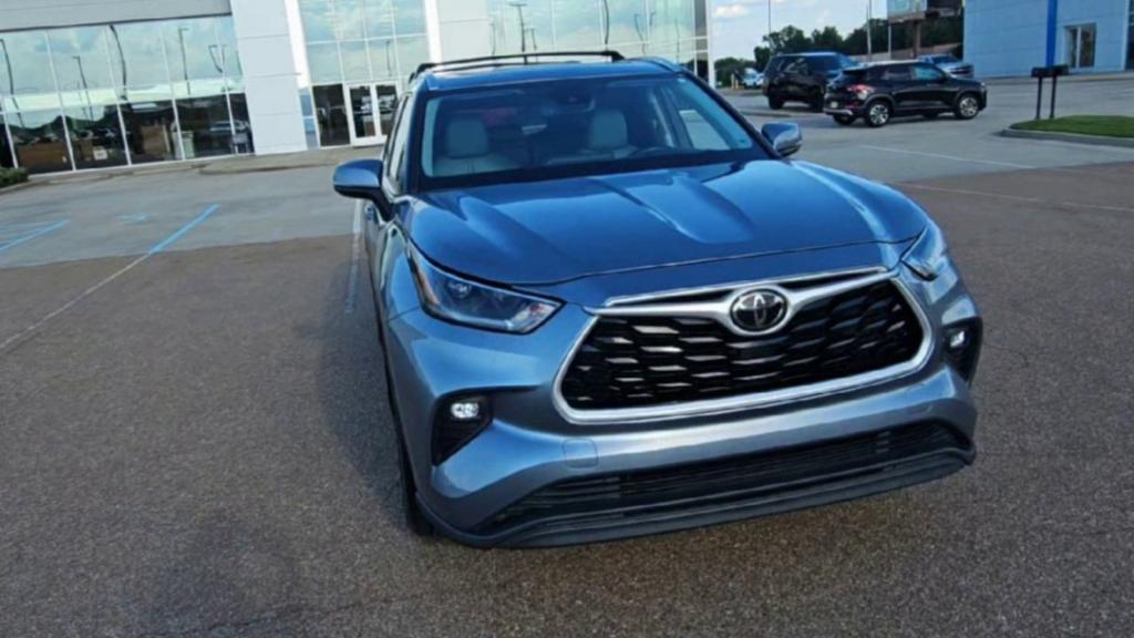 used 2021 Toyota Highlander car, priced at $26,432