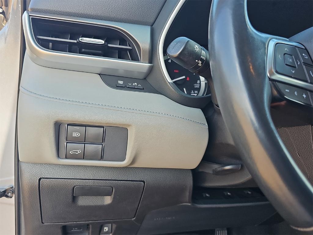 used 2021 Toyota Highlander car, priced at $26,432
