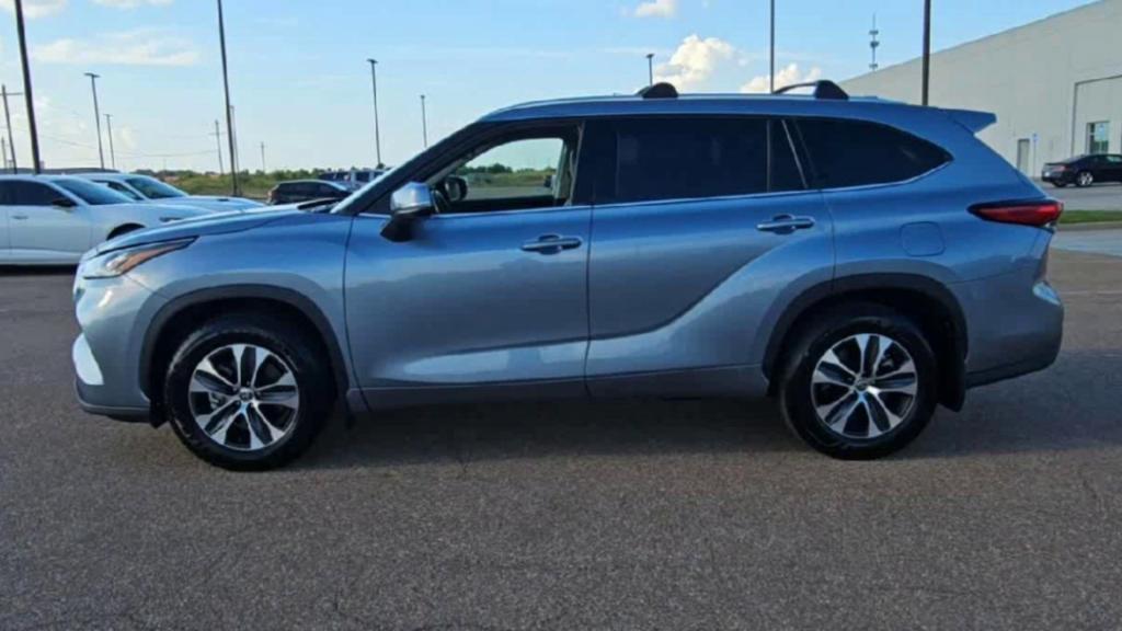 used 2021 Toyota Highlander car, priced at $26,432