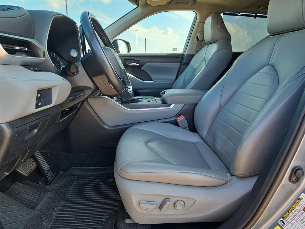 used 2021 Toyota Highlander car, priced at $26,432