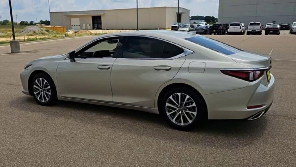 used 2022 Lexus ES 350 car, priced at $37,856