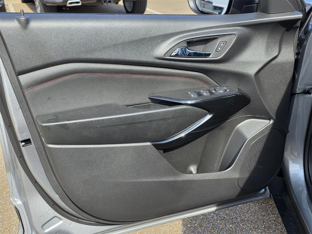 new 2025 Chevrolet Trax car, priced at $25,987