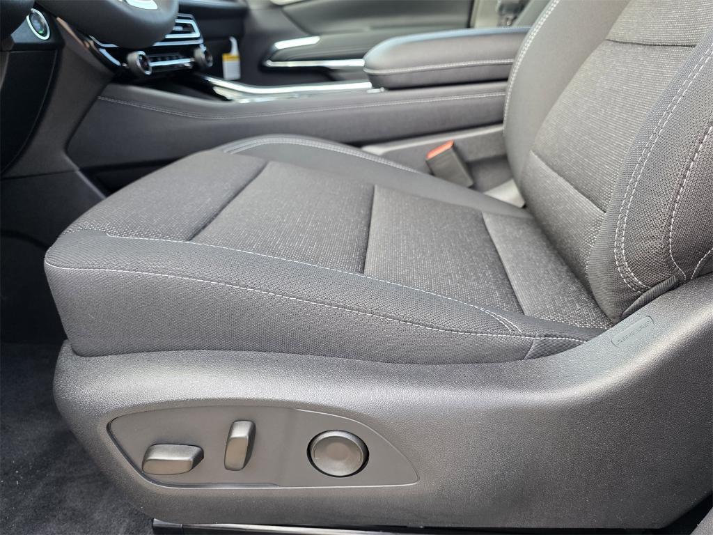 new 2026 Chevrolet Traverse car, priced at $40,695
