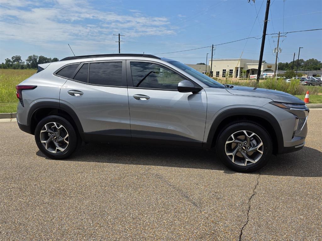 new 2025 Chevrolet Trax car, priced at $25,432