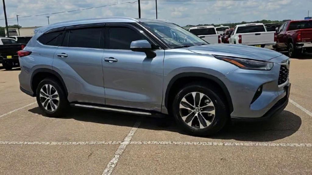 used 2021 Toyota Highlander car, priced at $36,163