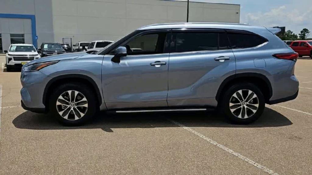 used 2021 Toyota Highlander car, priced at $36,163