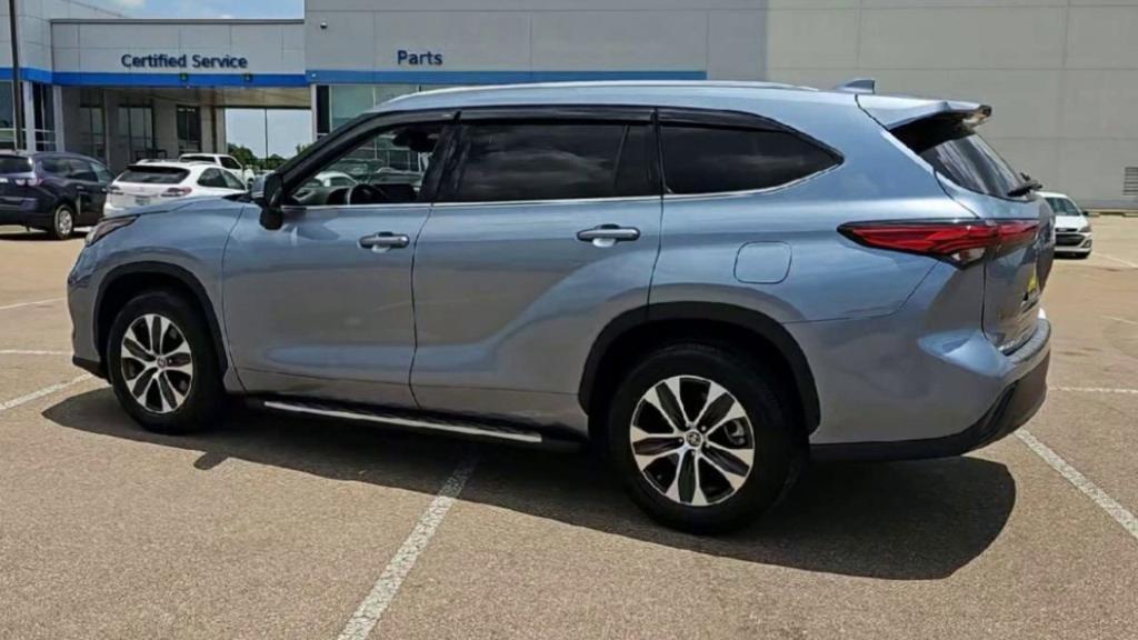 used 2021 Toyota Highlander car, priced at $36,163