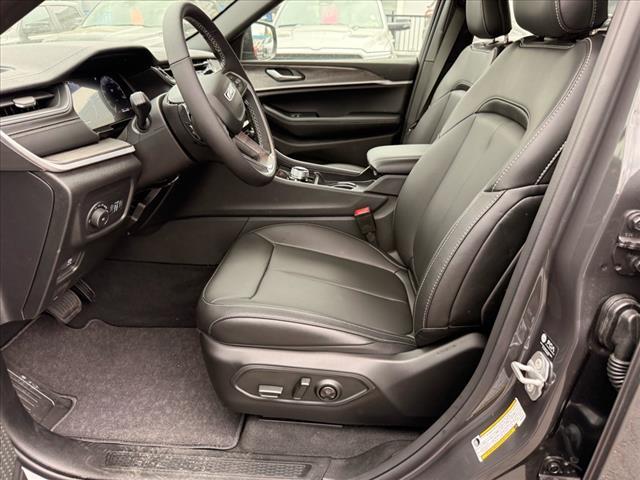 new 2025 Jeep Grand Cherokee car, priced at $50,010