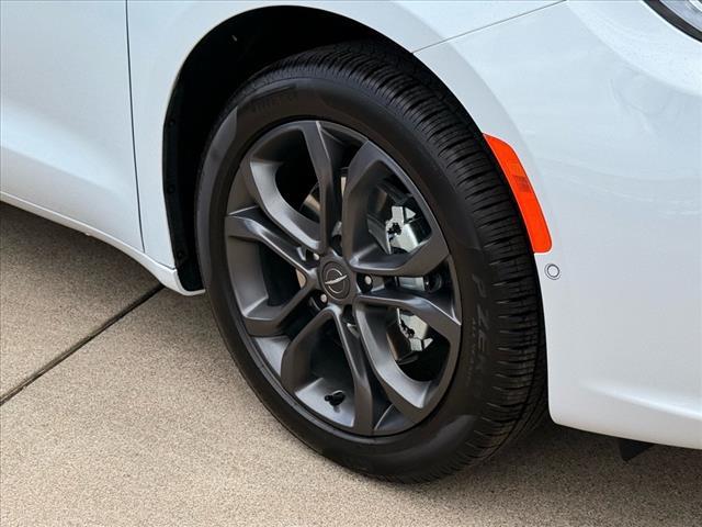 new 2026 Chrysler Pacifica car, priced at $44,900