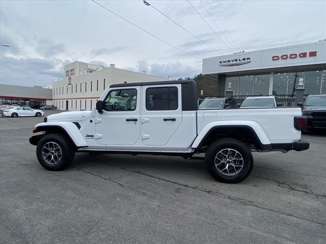 new 2024 Jeep Gladiator car, priced at $48,717