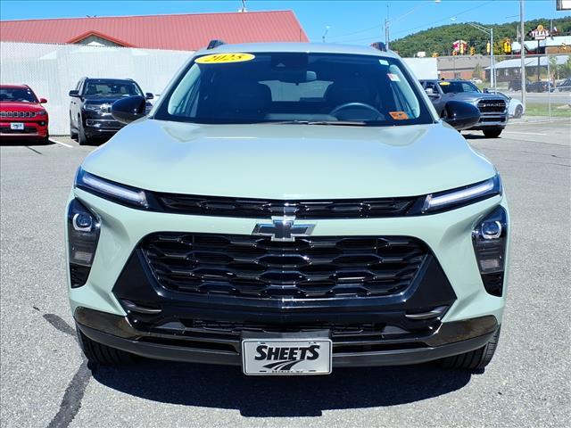 used 2025 Chevrolet Trax car, priced at $23,999