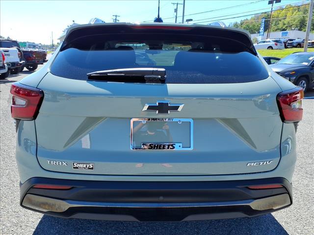 used 2025 Chevrolet Trax car, priced at $23,999